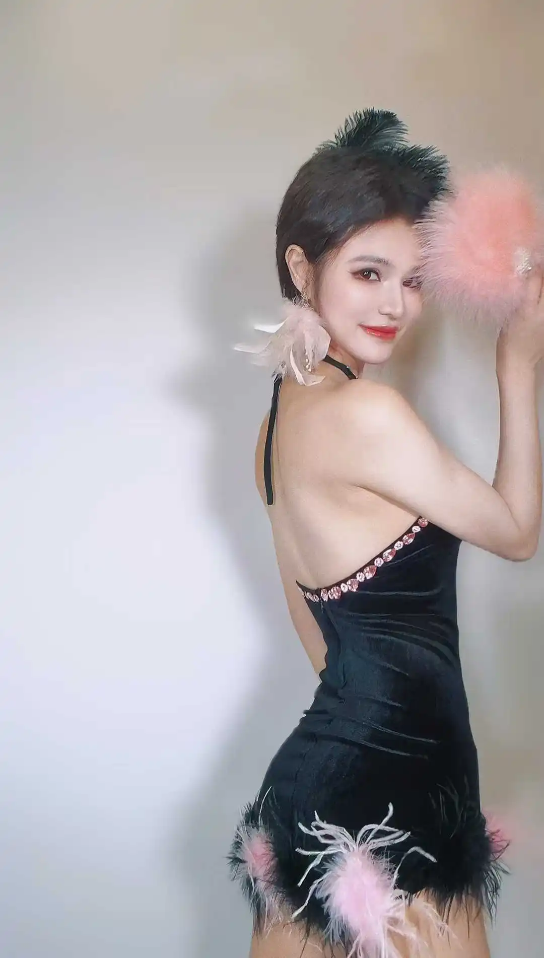 Black Velvet Backless Sexy Women Mini Short Dress Rhinestone Feather Drag Queen Outfits 2025 Night Club Wear Party Birthday Wear