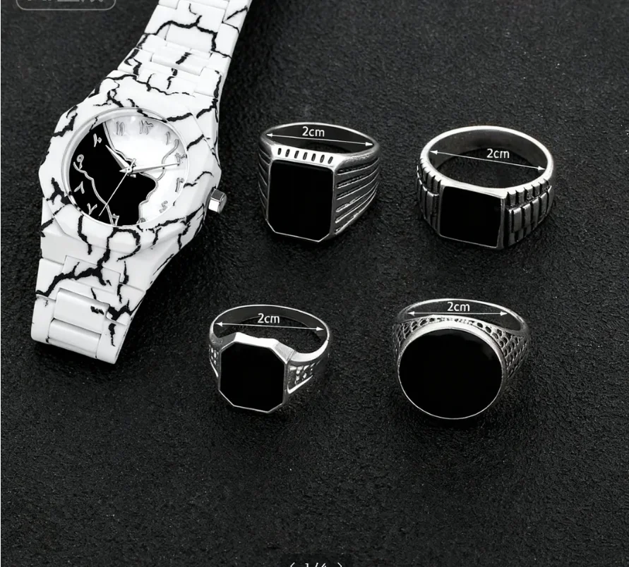 5ピースビジネススタイルの組み合わせ - 濃い革の背景に金色の時計と指輪をエレガントに配置し、豪華さを際立たせています。