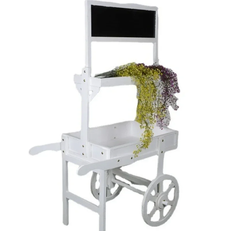 Old wood, floor-to-ceiling ornaments, soft ornaments, fresh blackboard flower stands in the window, with wheels