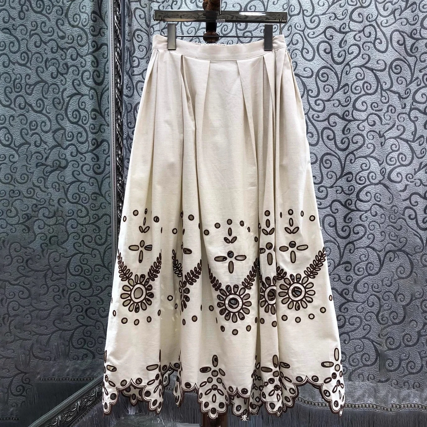 

100%Linen Long Skirts 2025 Autumn Designer Fashion Clothes Women Hollow Out Embroidery Flower Deco Long Maxi Skirt Khaki Brown