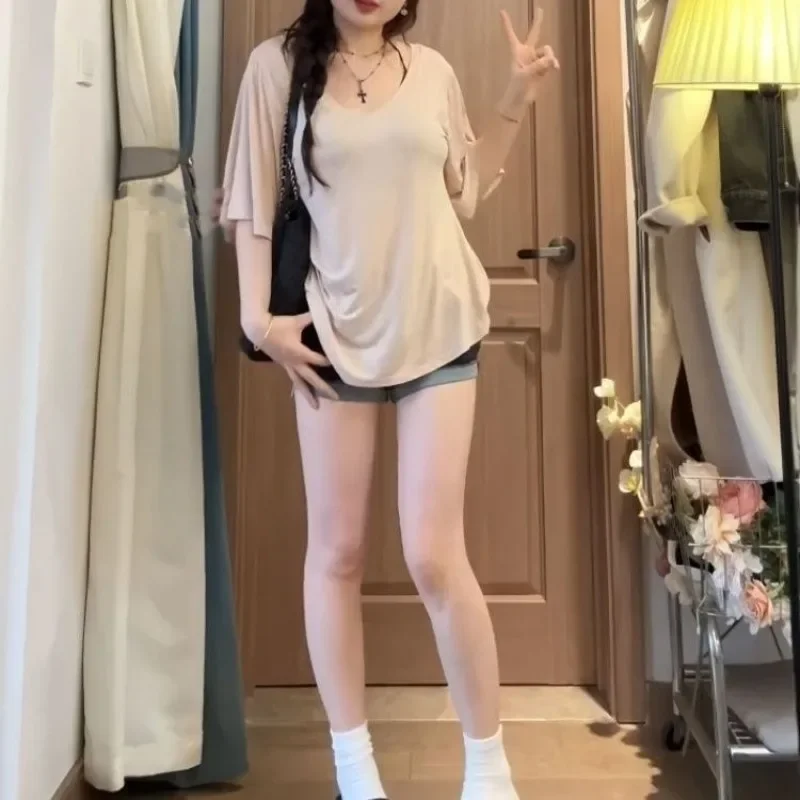 Camiseta Informal de Color Liso con Cuello en V para Mujer: La Elección Perfecta con Stynle