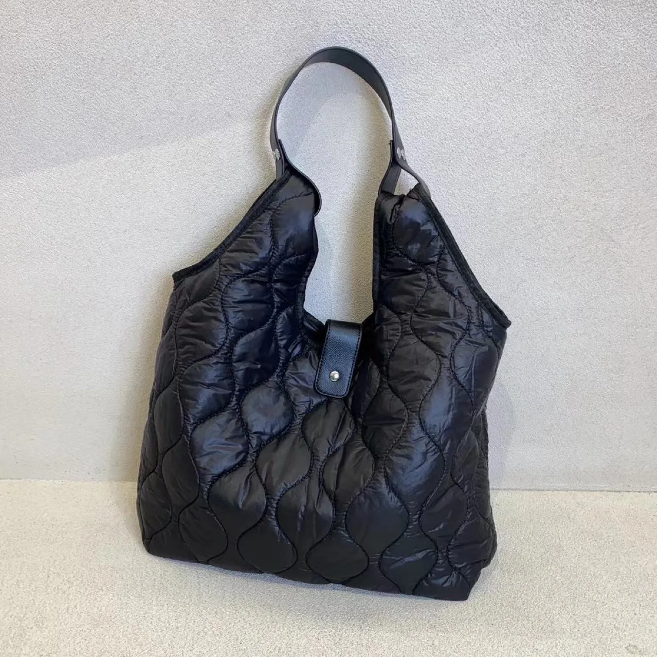 

Casual Large Capacity Quilted Padded Women Shoulder Bags Nylon Underarm Bag Soft Puffer Handbags Big Shopper Purses