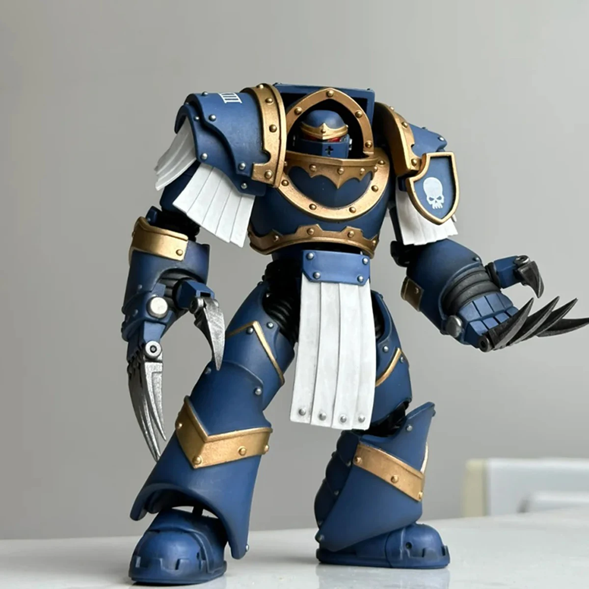 JOYTOY Warhammer 30k Ultramarines Action Figure Cataphractii Terminator Squad Sergeant Terminator Joints Movable Figurine Toys