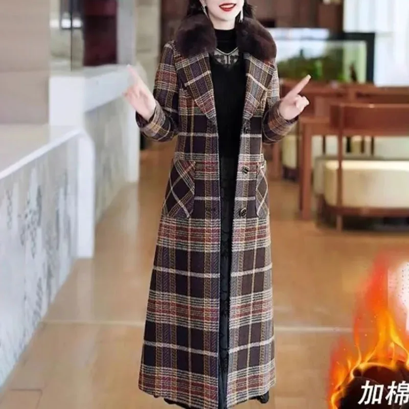 

2023 New Autumn Winter Wool Windbreaker Women's Overcoat Fashion Thicke Woolen Coat With Fur Collar Long Warm Plaid Coat Female