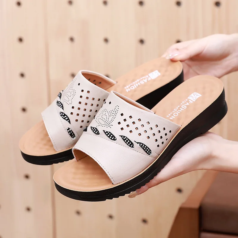 Summer new women\'s shoes genuine leather wedges casual mother sandals elderly soft comfortable non-slip slippers plus size 35-41