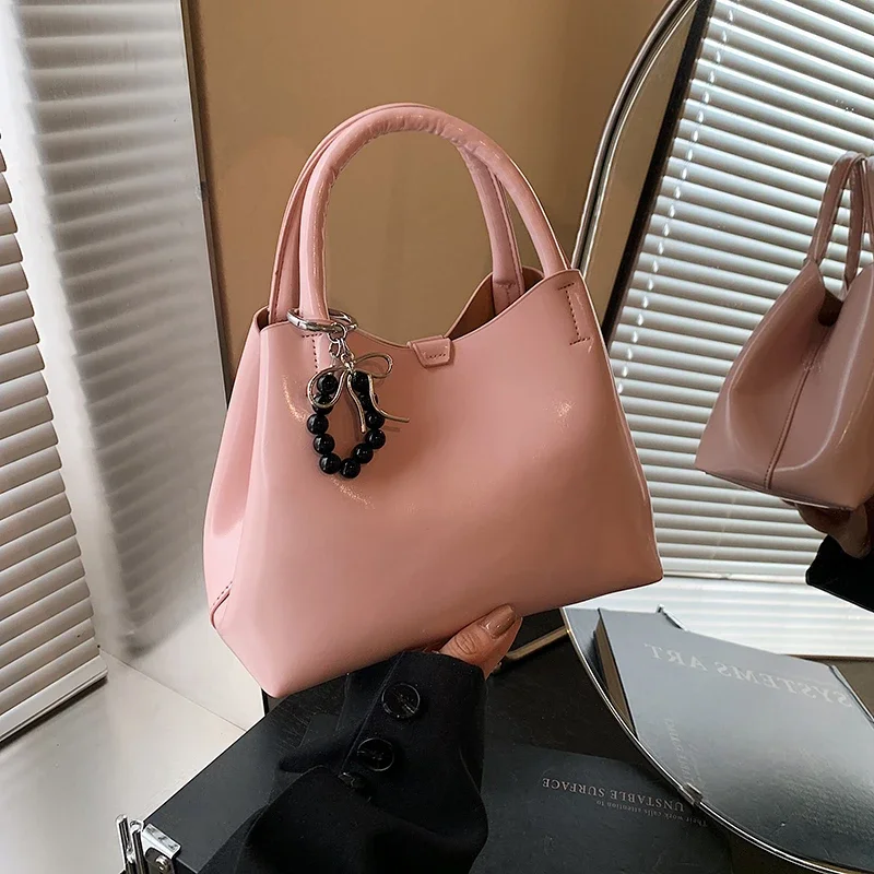 

Handheld Tote Bag for Women 2025 New Large Capacity Commuting Fashionable Versatile Single Shoulder Armpit Crossbody Bag