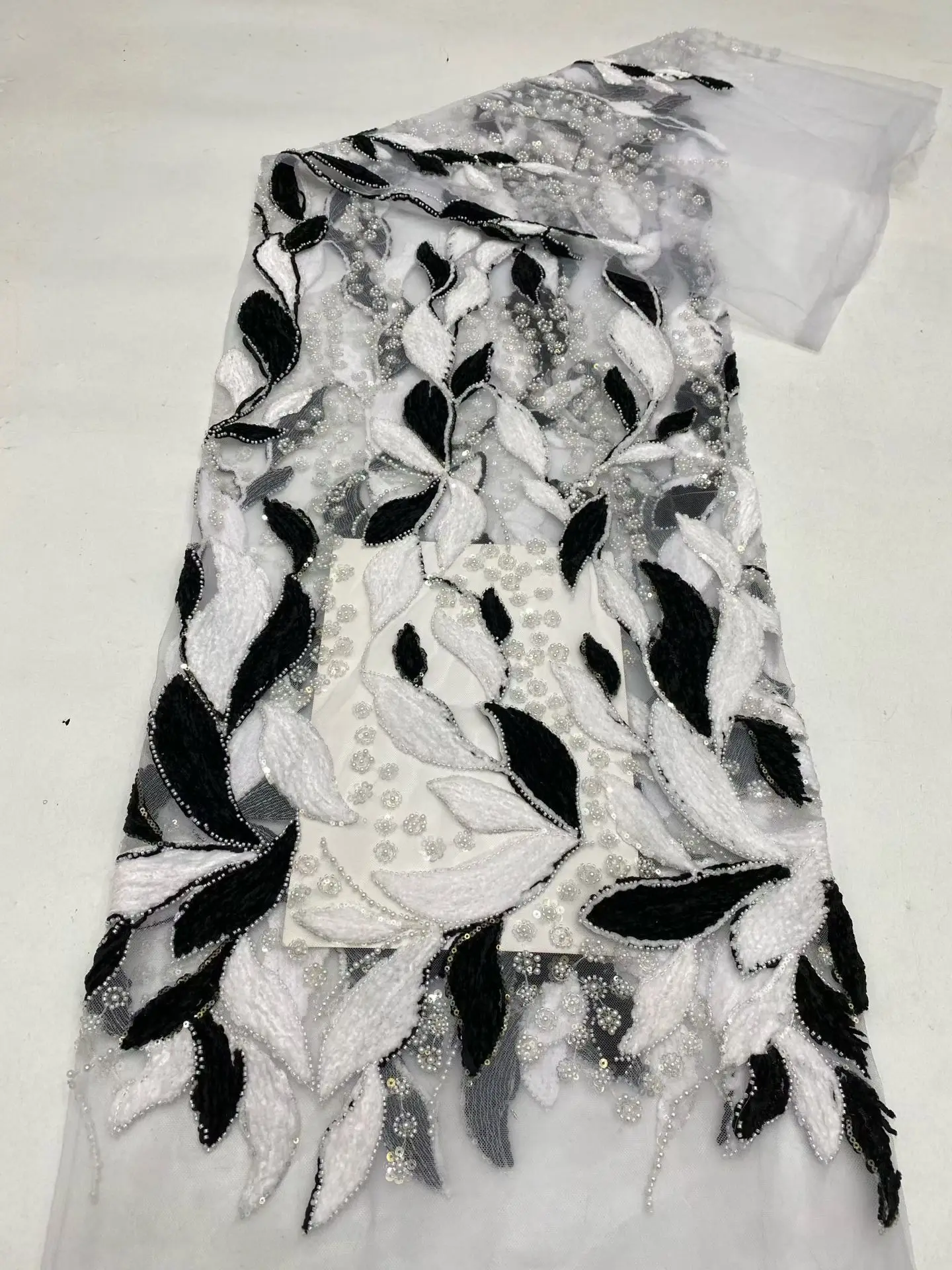 Latest Nigerian Fabric 2025 Purple Velvet Lace Fabric 2025 High Quality Lace Sequins Beaded Lace Luxury Birthday Dresses Hm125-1