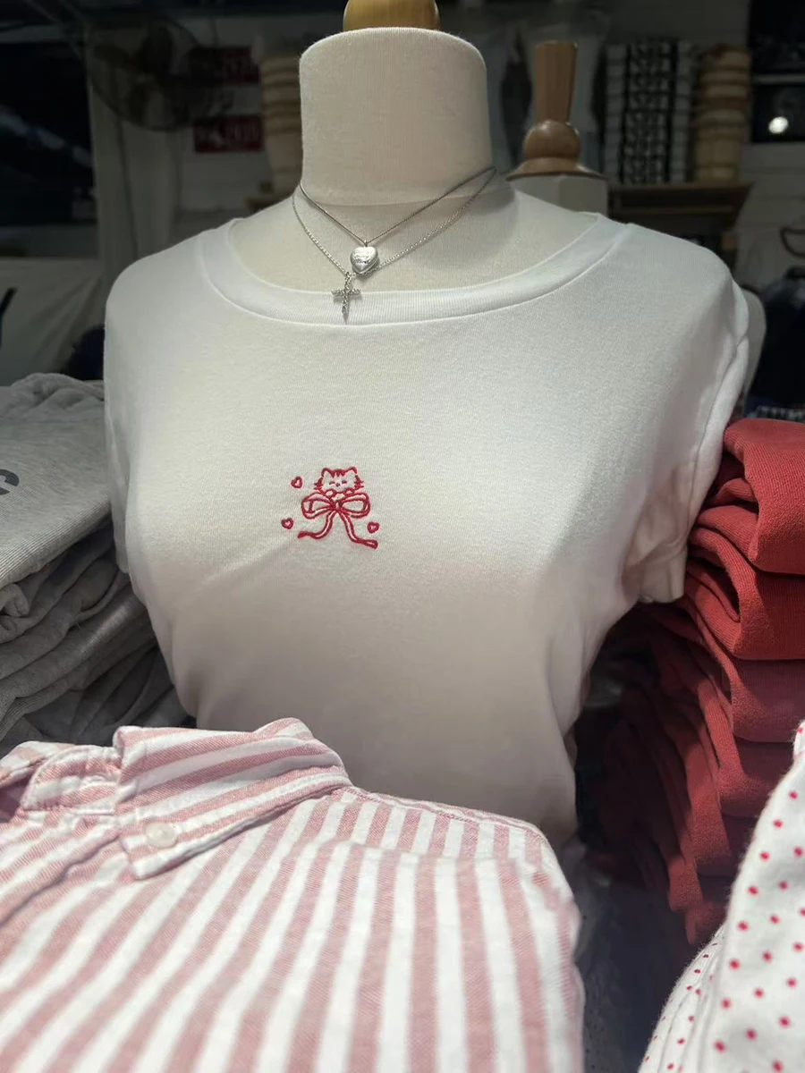 

Bow Cat Embroidery White Slim T-shirts Women Summer Round Neck Short Sleeve New Tees Vintage Sweet Cotton Cute T-shirt Y2k Tops