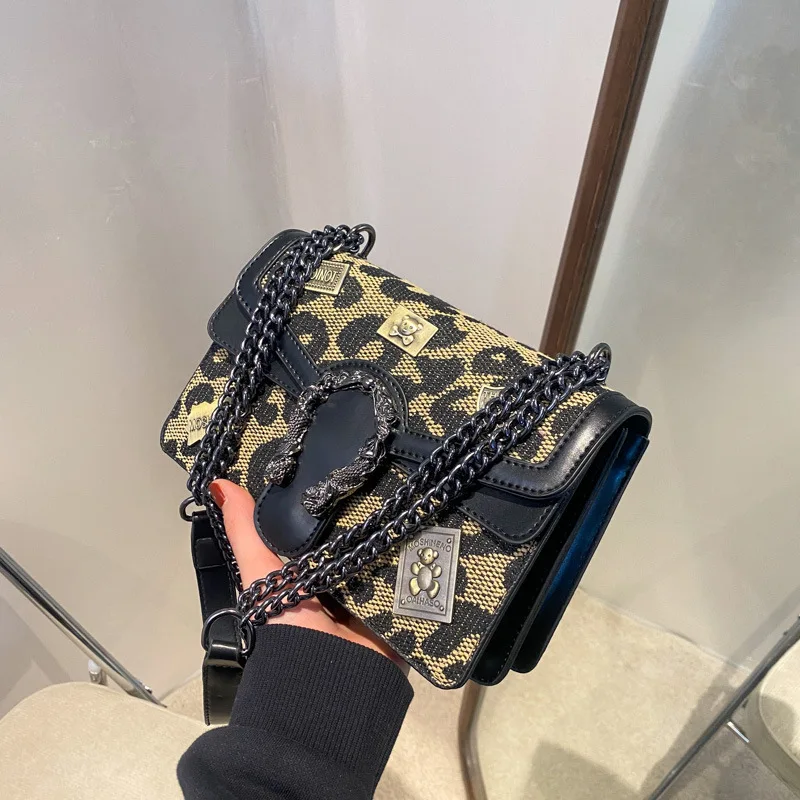 

2025 new bag women's bag foreign style versatile high sense retro pattern chain bag single shoulder oblique span bag