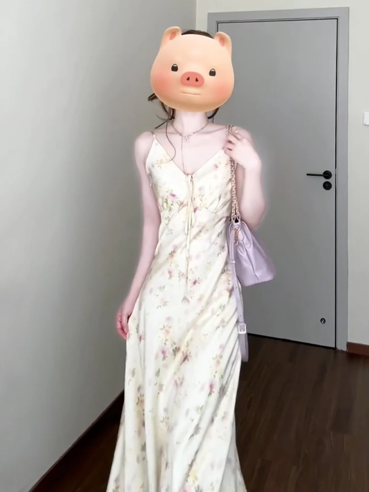 กระโปรงยาวลายดอกไม้สไตล์เกาหลีสำหรับผู้หญิง รุ่นใหม่ประจำฤดูร้อนปี 2025 เอวสูง ใส่สบาย นุ่ม เบาสบาย เหมาะสำหรับใส่ไปเที่ยวทะเล