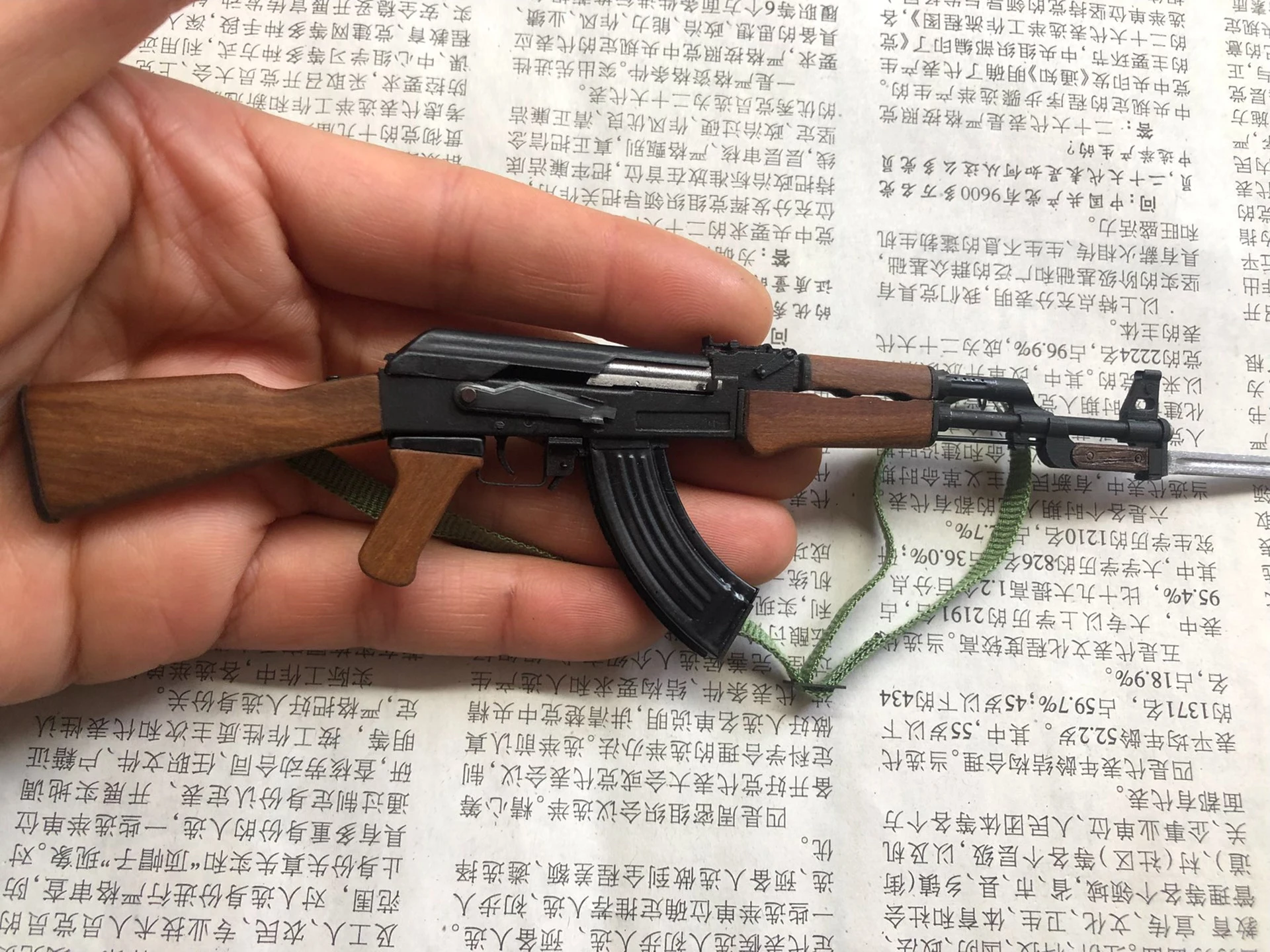 1:6 Handmade Solid Wood Metal Mini AK47 Rifle Toy Gun Soldier for Action Figures