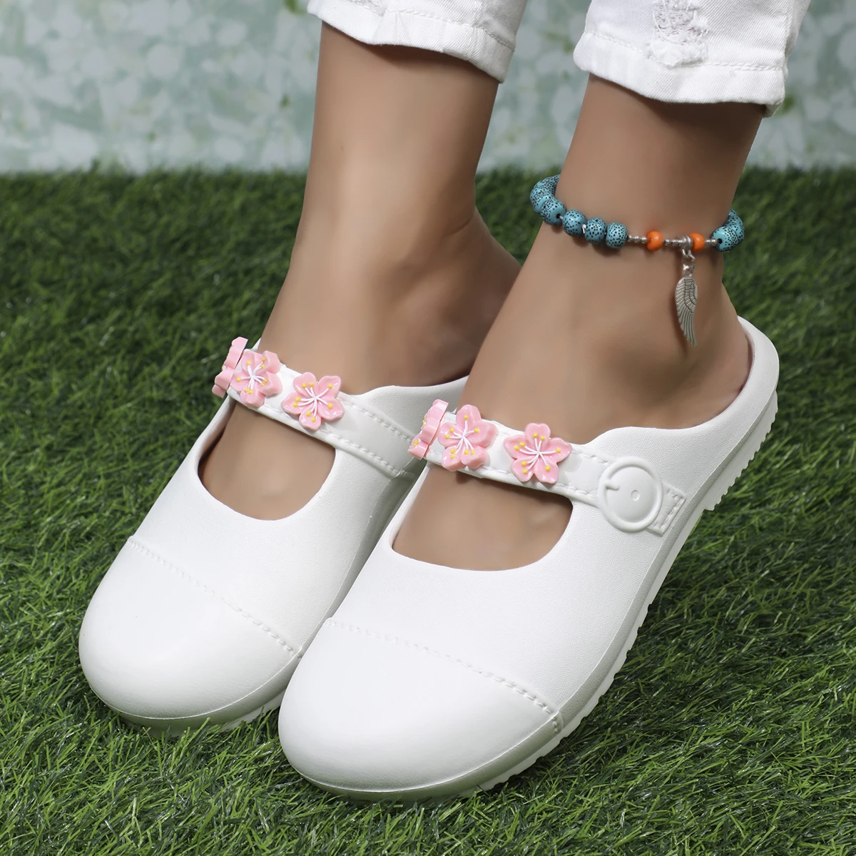 Summer Ladies Lazy Shoes Closed-toe Non-slip Cosy Nude Shoe Flower Sandals for Women Fashion EVA Slippers White Women Flip Flops