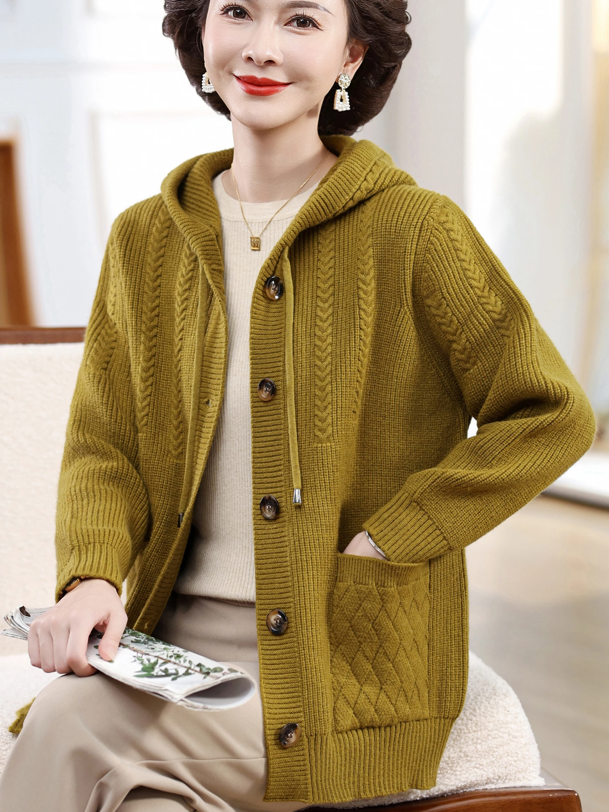 

Faionable Knitted Hooded Open Cardigan Coat for Middle-Aged And ly Women Thiened Cable Knitwear Autumn Winter Versat...