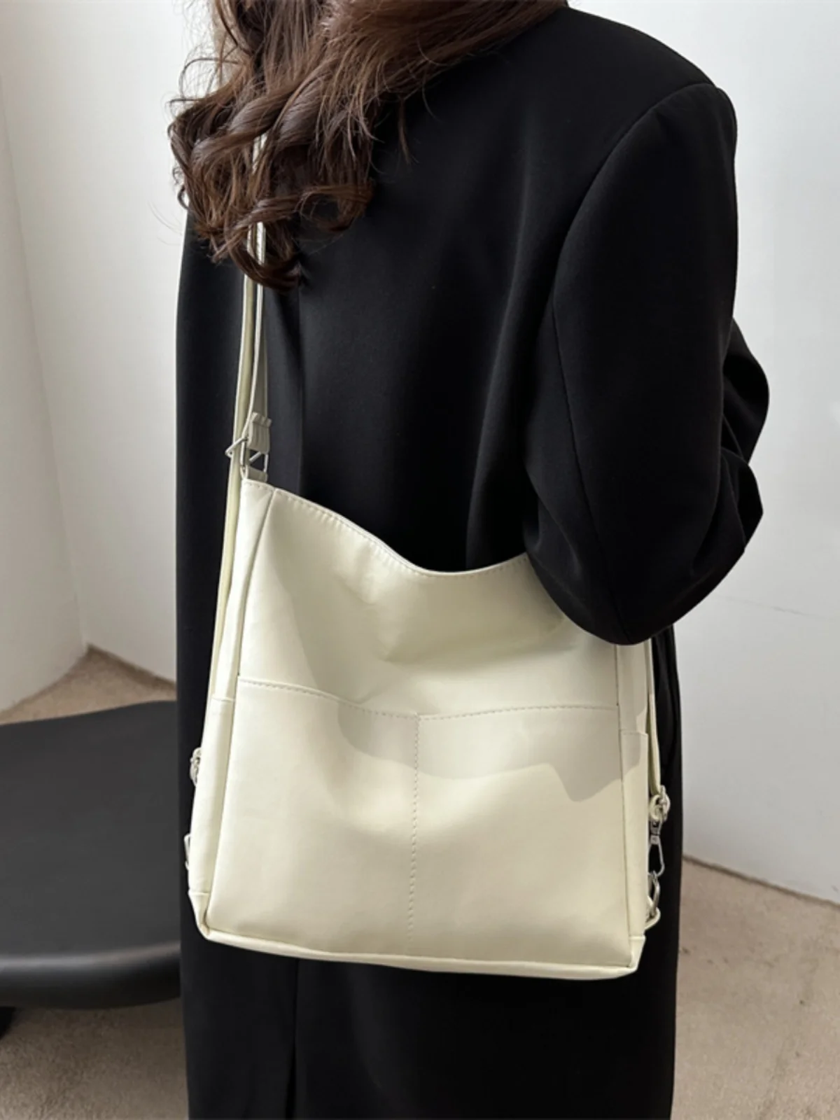 Retro Soft Surface Large Capacity Women's Shoulder Bag Fashionable Commuting Traveling Double Strap Tote Bag for Young Women