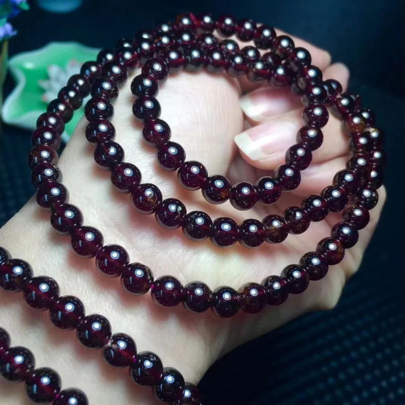 

Новый стильный браслет с гранатом и несколькими кругами, винно-красного цвета, модный и легко сочетаемый.