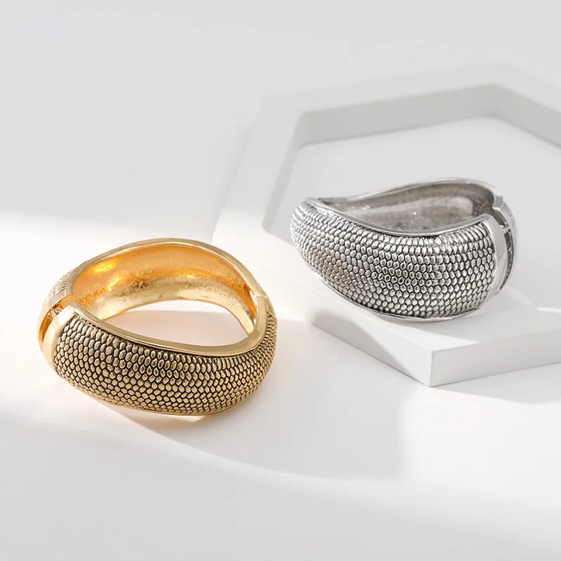 New Fashion Vintage Metal Cuff Bangle Statement Antique Bracelet Jewelry for Women Girls