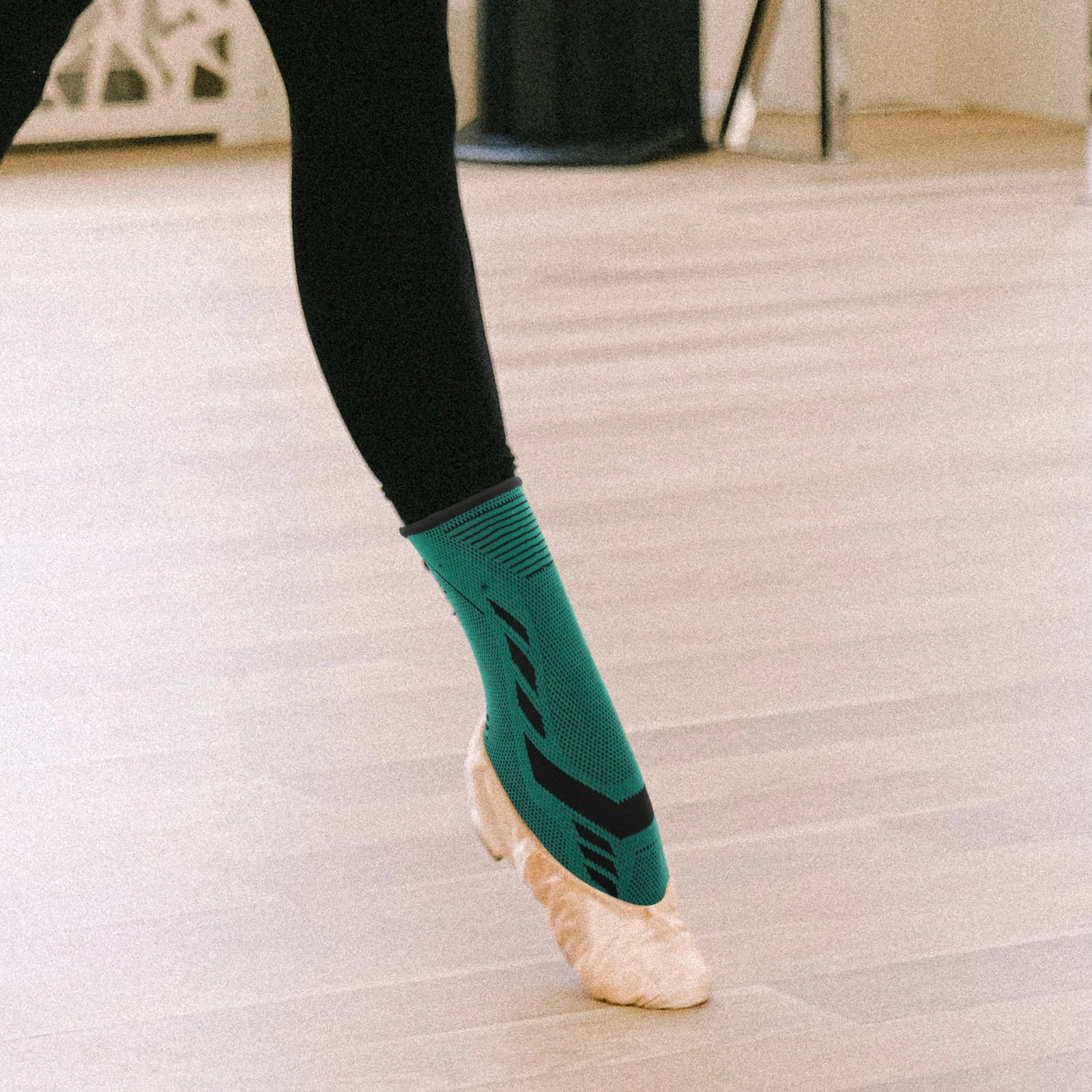 

1pcs 1 Pair Sleeve For Sports Pain Relief Plantar Fasciitis Ankle Sleeve Socks Breathable Foot Ankle Brace For Women Protector