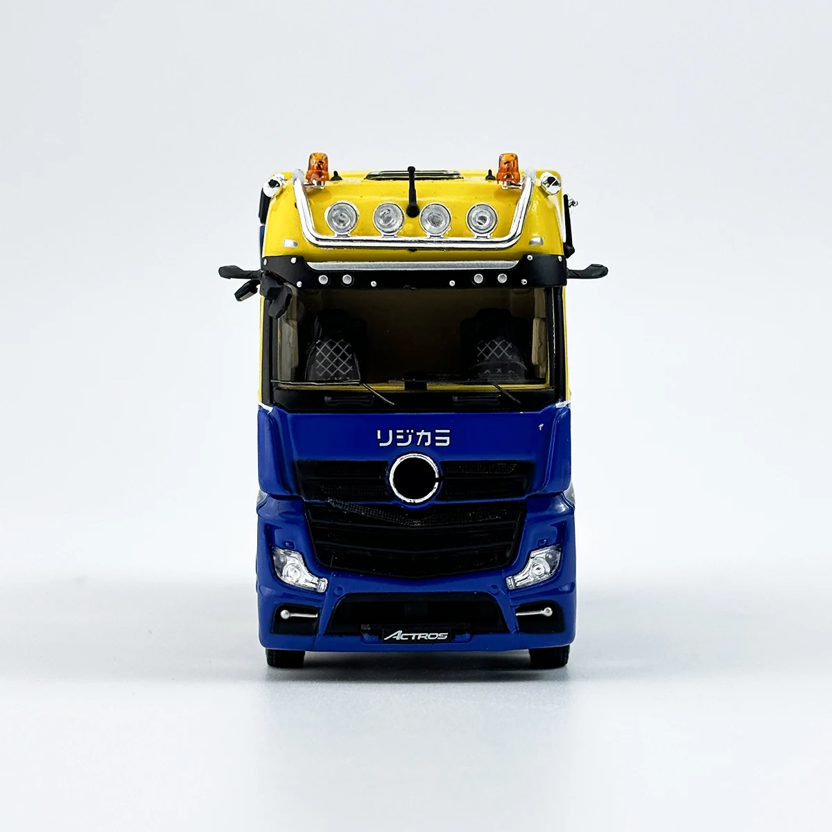 GCD 1:64 actros SPOON Transport model car diecast