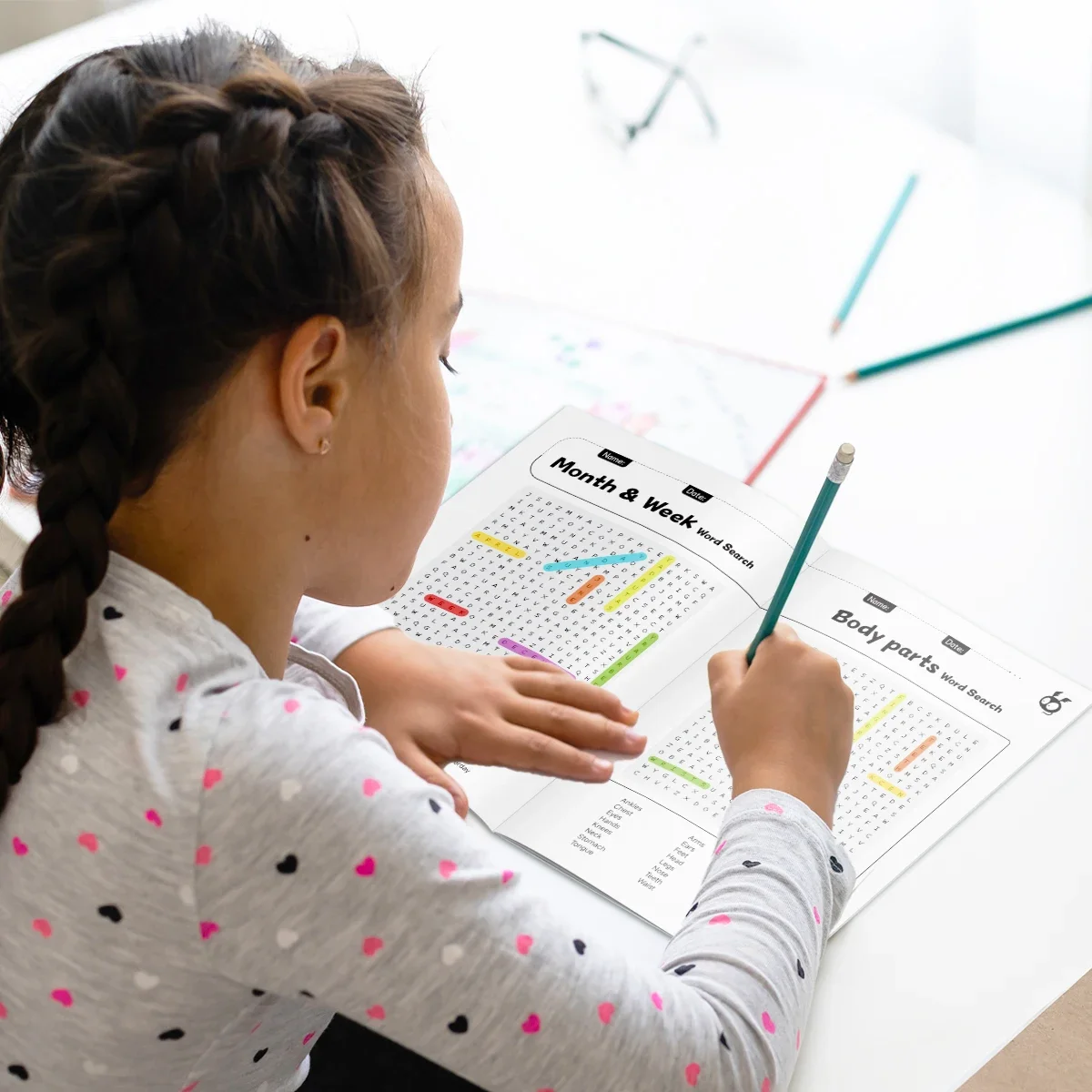 كتاب ألغاز البحث عن الكلمات للأطفال | اكتشف الكلمات المخفية وتعزيز مهارات التهجئة - لعبة الدماغ الممتعة #6