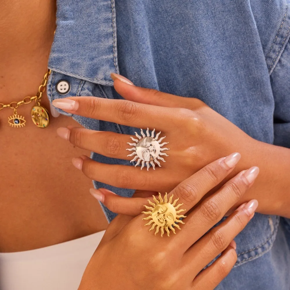

A Women's One-Size-Fits-all Stainless Steel Ring That Won't Fade, Stylish and Versatile, Perfect for Parties and Anniversaries.
