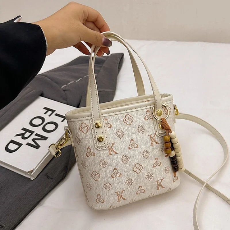 حقيبة كتف نسائية فاخرة مصنوعة من الجلد الفاخر تتميز بنمط باريس ومظهر كاجوال أنيق #4