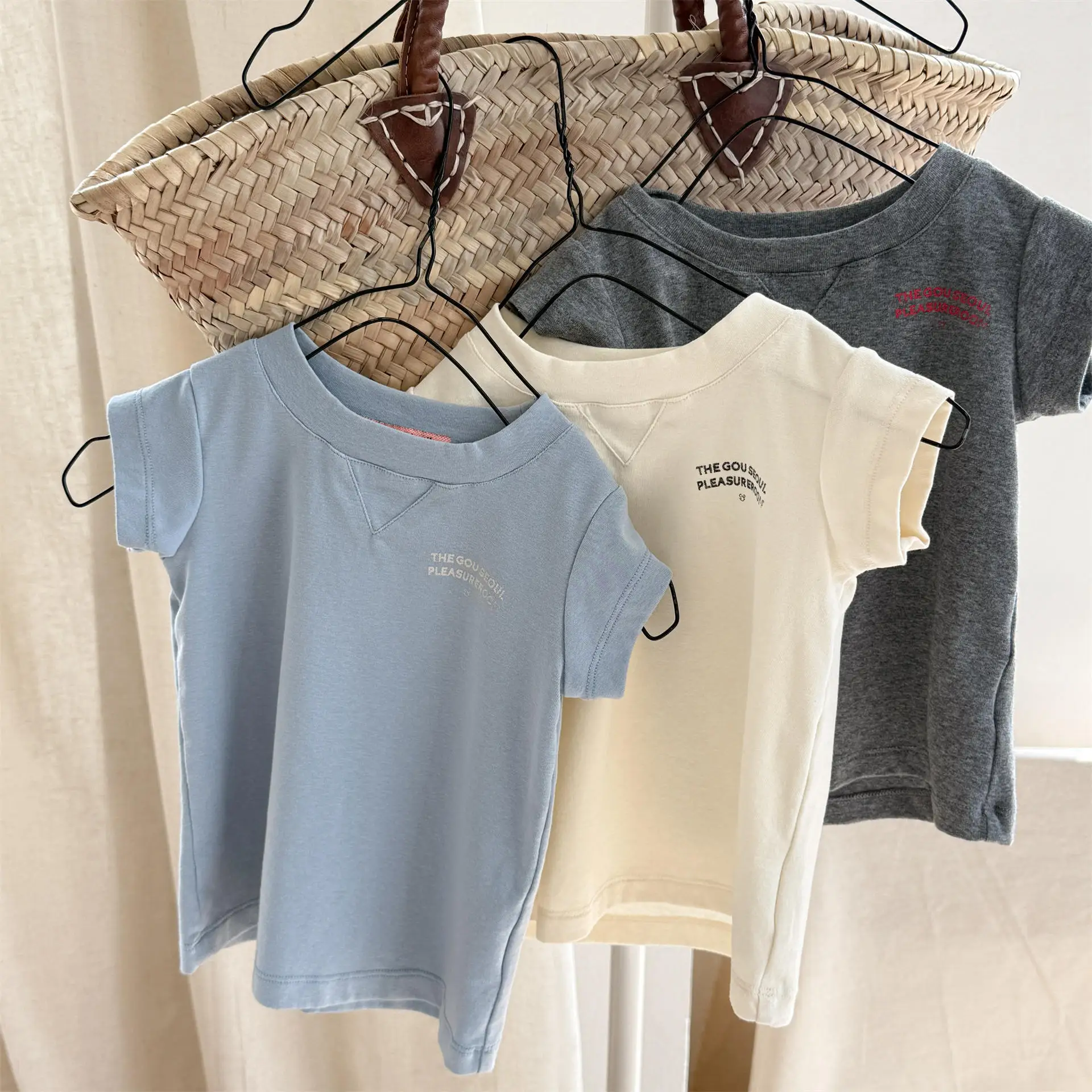 

Летняя детская одежда 2026: футболка с коротким рукавом и круглым вырезом в корейском стиле, приталенная, повседневная базовая модель для девочек 1-6 лет