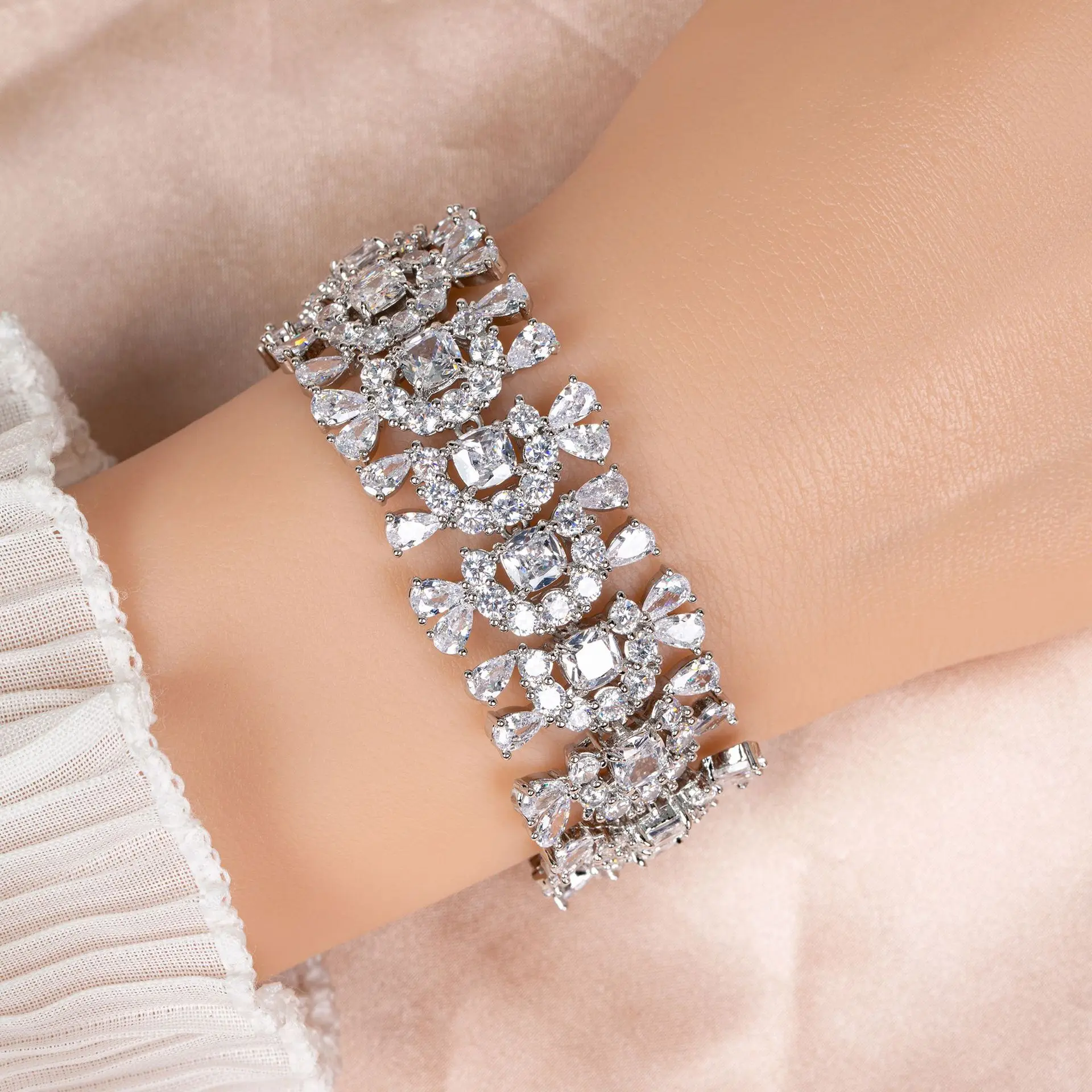

Stylish Exquisite White Bracelet Elegant Women Multicolor Accessories Jewelry Set for Dubai Party Wedding Travel Gift Z-78