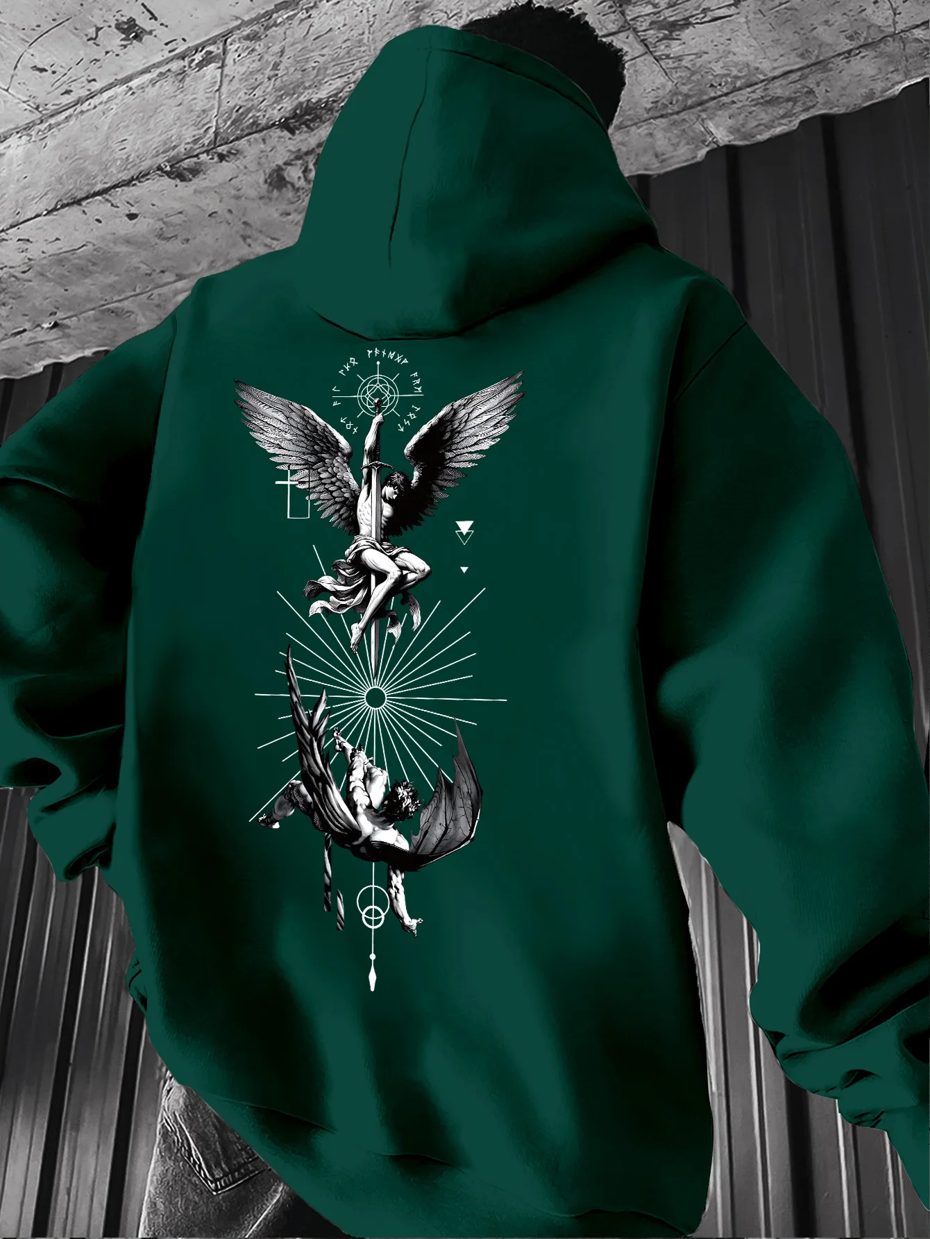 Herren-Hoodie mit Engel- und Dämonen-Kampfdruck, religiöse Mythologie-Grafik, locker geschnittener, übergroßer, dunkler Streetwear-Pullover – Detail 6