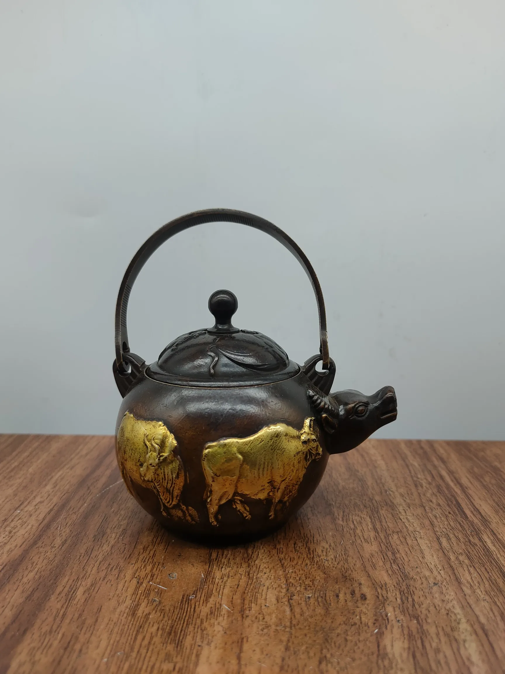 China brass Gilding pot Decoration 5 cattle teapots copper pot decoration antique collection