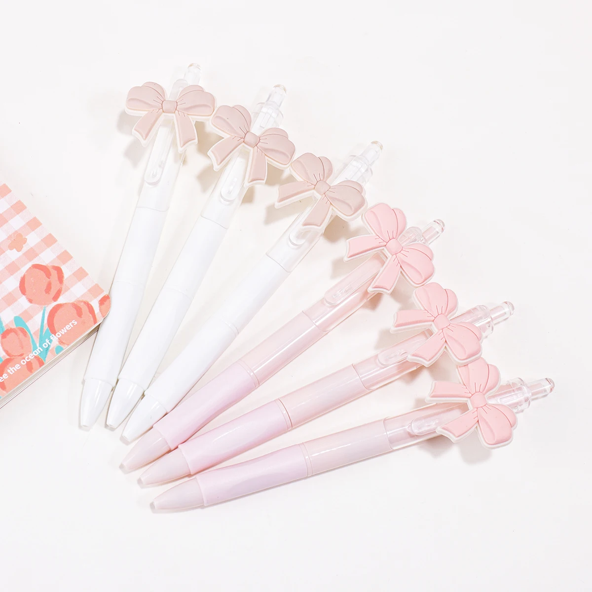 

Набор из 3 гелевых ручек с кнопочным механизмом, милый дизайн с бантиком, мультяшный стиль, для экзаменов, черные чернила 0,5 мм, красивый подарок к школе для друга