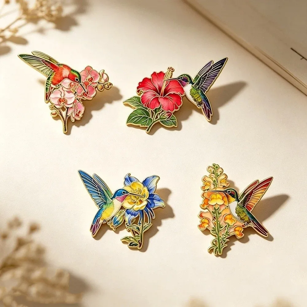 Zinc Alloy Hummingbird Flower Enamel Pin Colorful Chinese Style Animal Lapel Pins Vintage Gold Trim Luxury Bird Badges