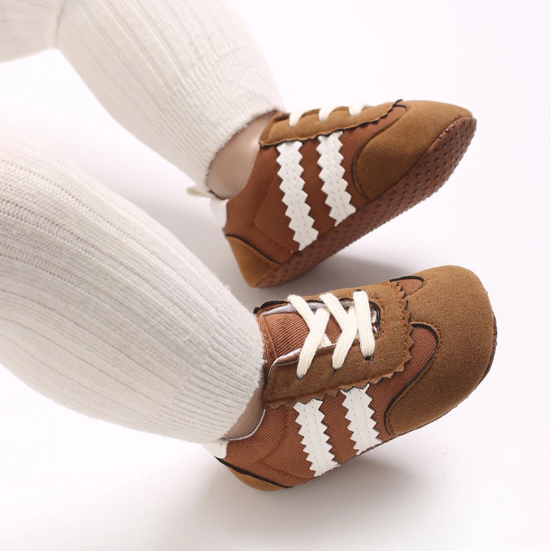 人気沸騰中！ベビーカジュアルスポーツシューズ 春秋 女の子 男の子 高品質PVCソール 滑り止め プレウォーカーシューズ
