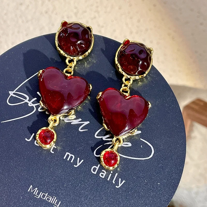 Retro Medieval Wine Red Earrings New Trendy Exaggerated Jewelry High Sense Small Design Ear Studs Light Luxury Style Eardrop