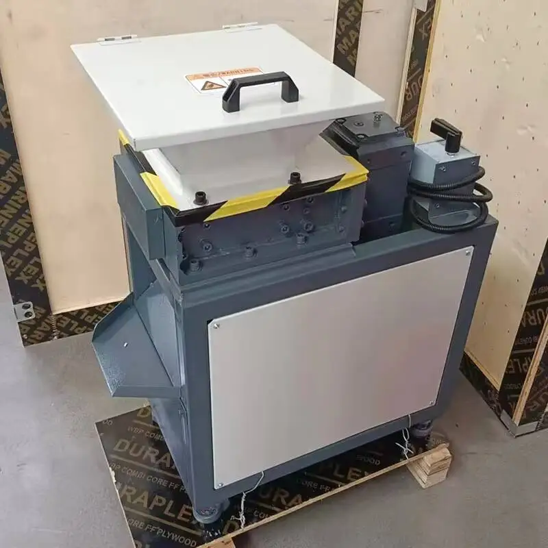 كسارة قوية صغيرة مزدوجة المحور متعددة الوظائف لأغطية الزجاجات والبلاستيك والورق المقوى والإطارات والخشب وتقطيع القماش #1