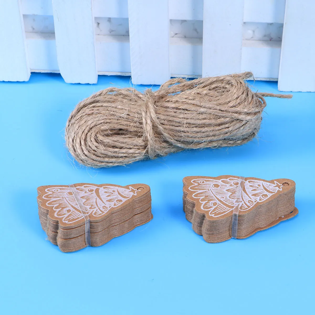 

50Pcs Christmas Kraft Paper Hang Tags with 10M Cord for Gift Tagging Food Labeling Wedding Decoration Craft Gift Tags