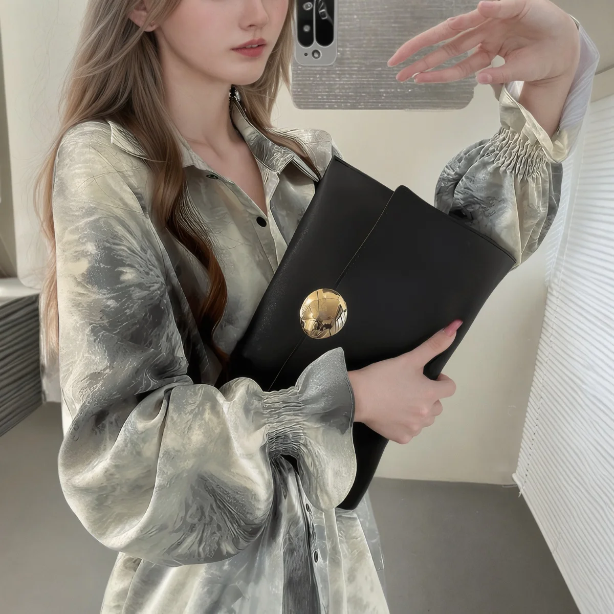 レディース ヴィンテージ プリント シャツ - 長袖、ハイウエスト、ターンダウンカラー、ライトグレー - 女性用のトレンディな春のトップス