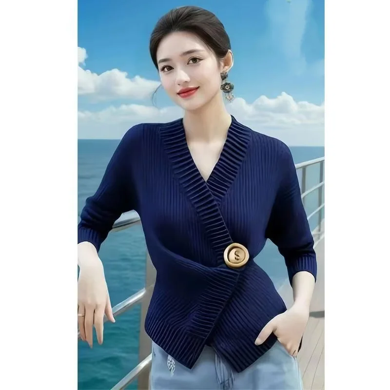 

Повседневный вязаный кардиган женский свободный свитер с v-образным вырезом и длинными рукавами на одной пуговице женский 2025 модный однотонный трикотаж женский