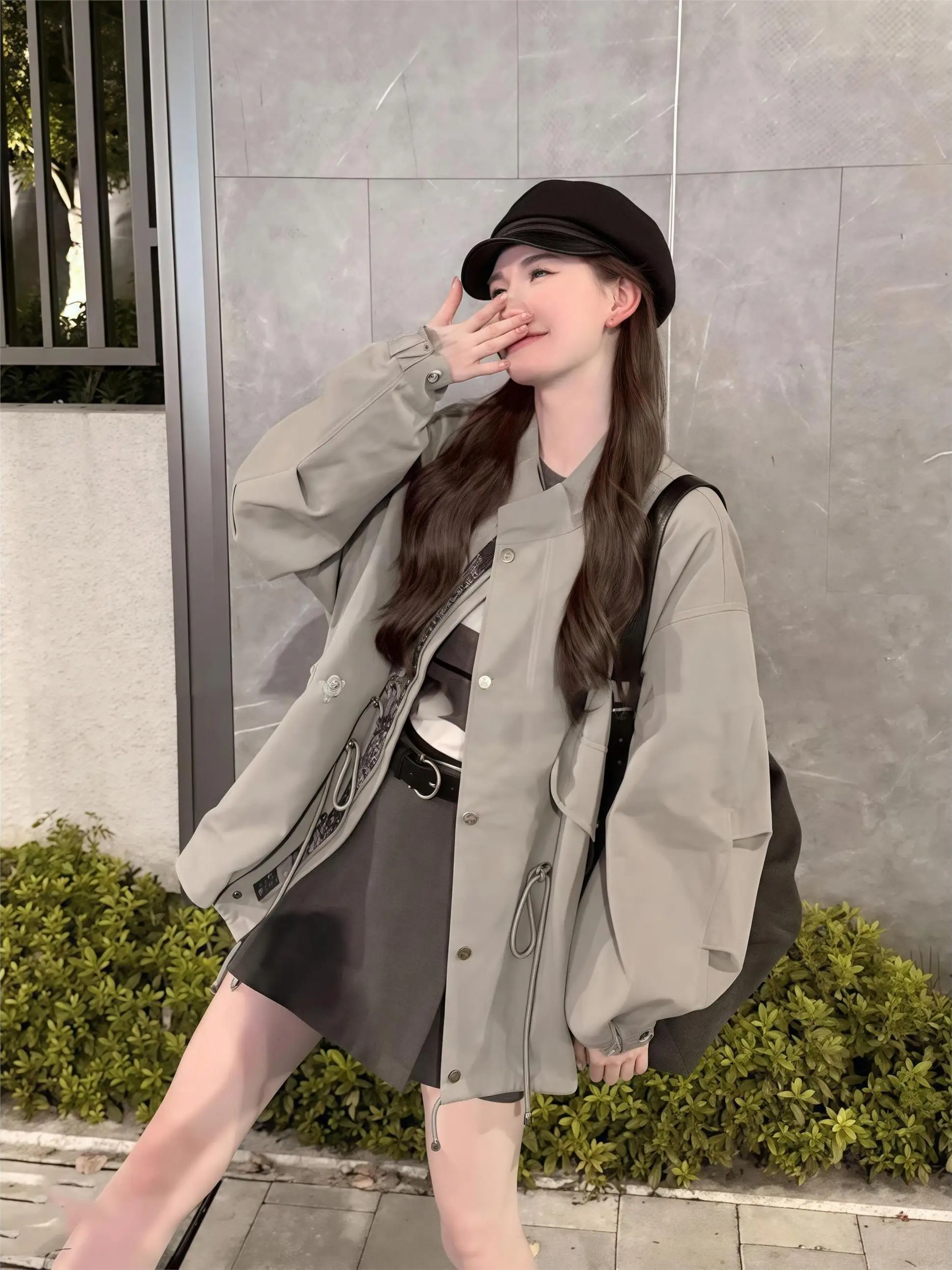 

Корейский стиль: Новинка! Женская ветровка средней длины свободного кроя с воротником на шнурке. Повседневная элегантная осенняя верхняя одежда.