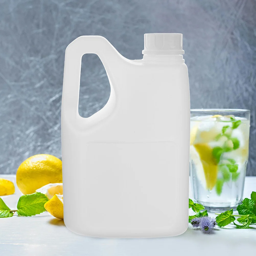 

2Pcs Plastic Juice Bottles with Handle Large Capacity Reusable Liquid Storage Jugs Leak-Proof Lids for Beverages Sauces