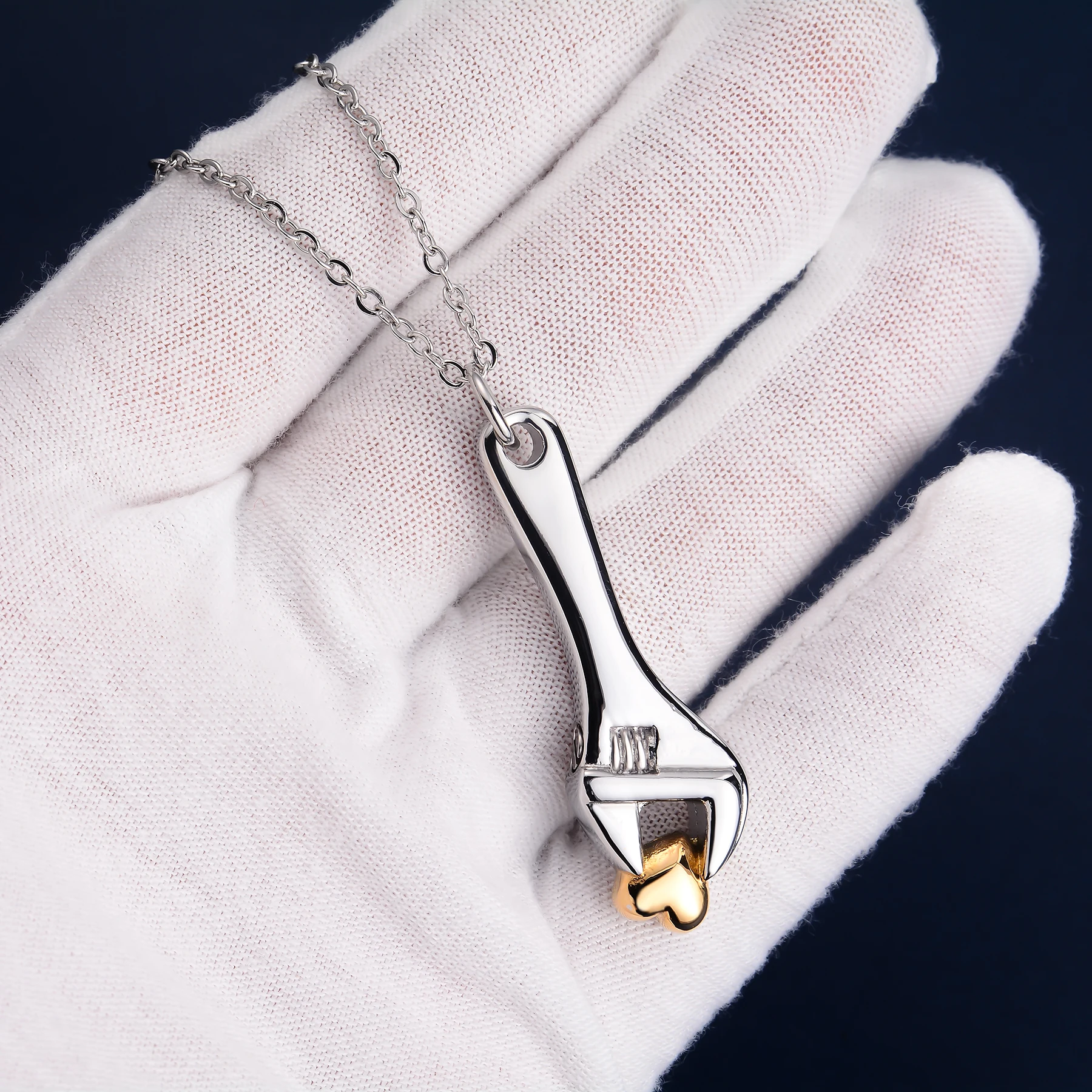 Schraubenschlüssel-Urnen-Halskette aus Edelstahl mit Herz, Einäscherungsanhänger für Asche, Andenken-Schmuck für Männer, Trichter-Werkzeug – Detail 9