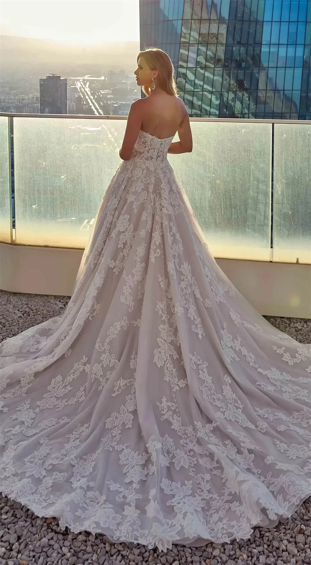 Tokyo Aangepaste Witte Strapless Trouwjurken Mouwloze Hof Trein Bloem Elegante Bruidsjurken 2025, A-lijn Bruidsjurken