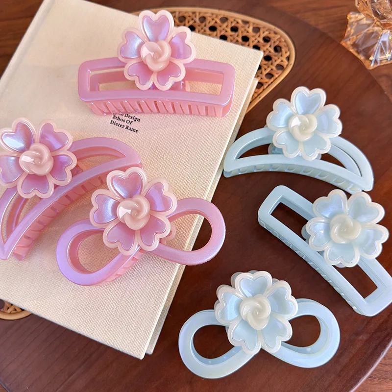 New Arrival: Vibrant Geometric Floral Hair Clip Stylish, Minimalist, Versatile Back-of-Head Updo Hair Accessory