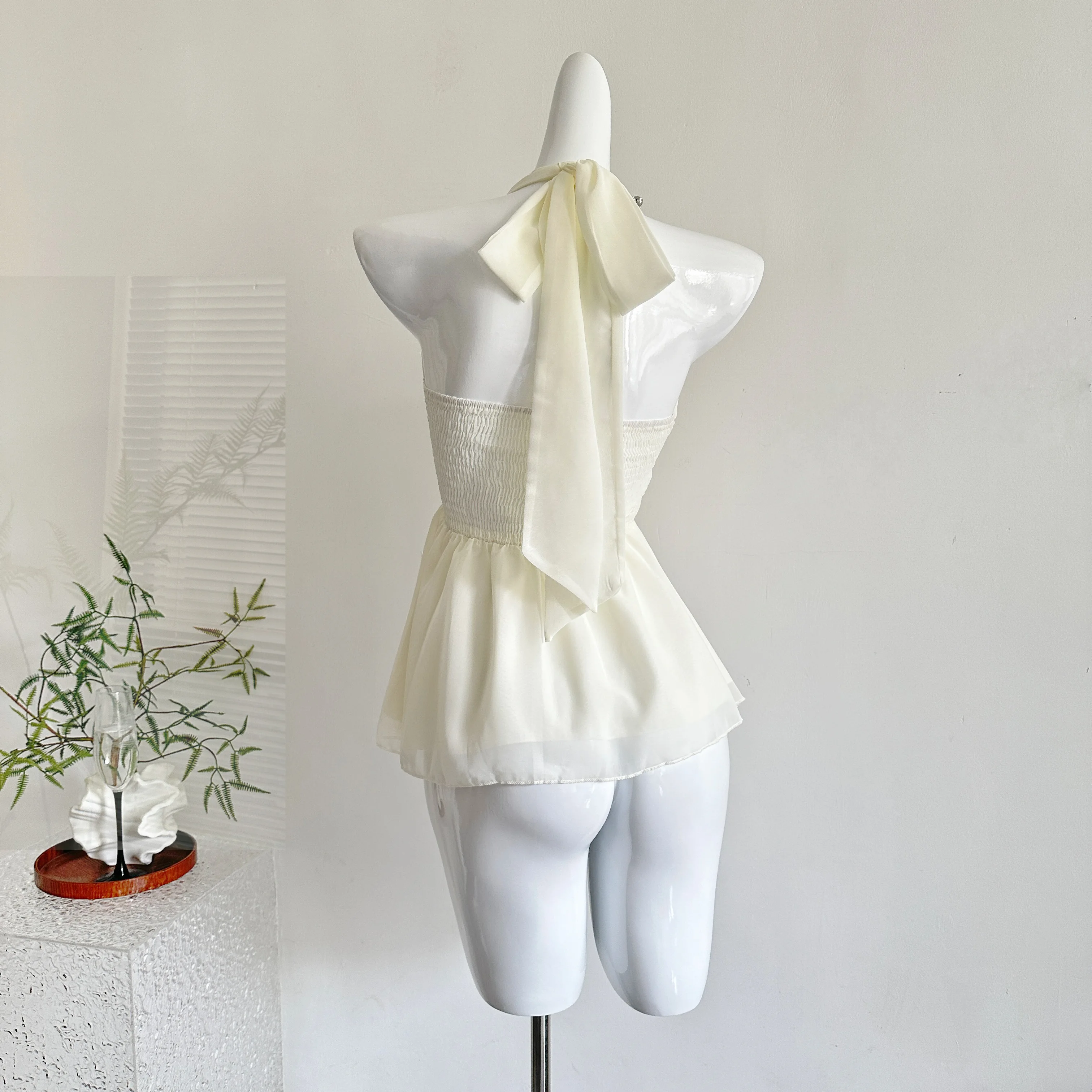 شبكة حجر الراين النسائية الصيفية الجديدة لعام 2025 مقسمة ​ ​ الشيفون سترة قصيرة وسادة الصدر نصف الرقبة المرأة الأعلى