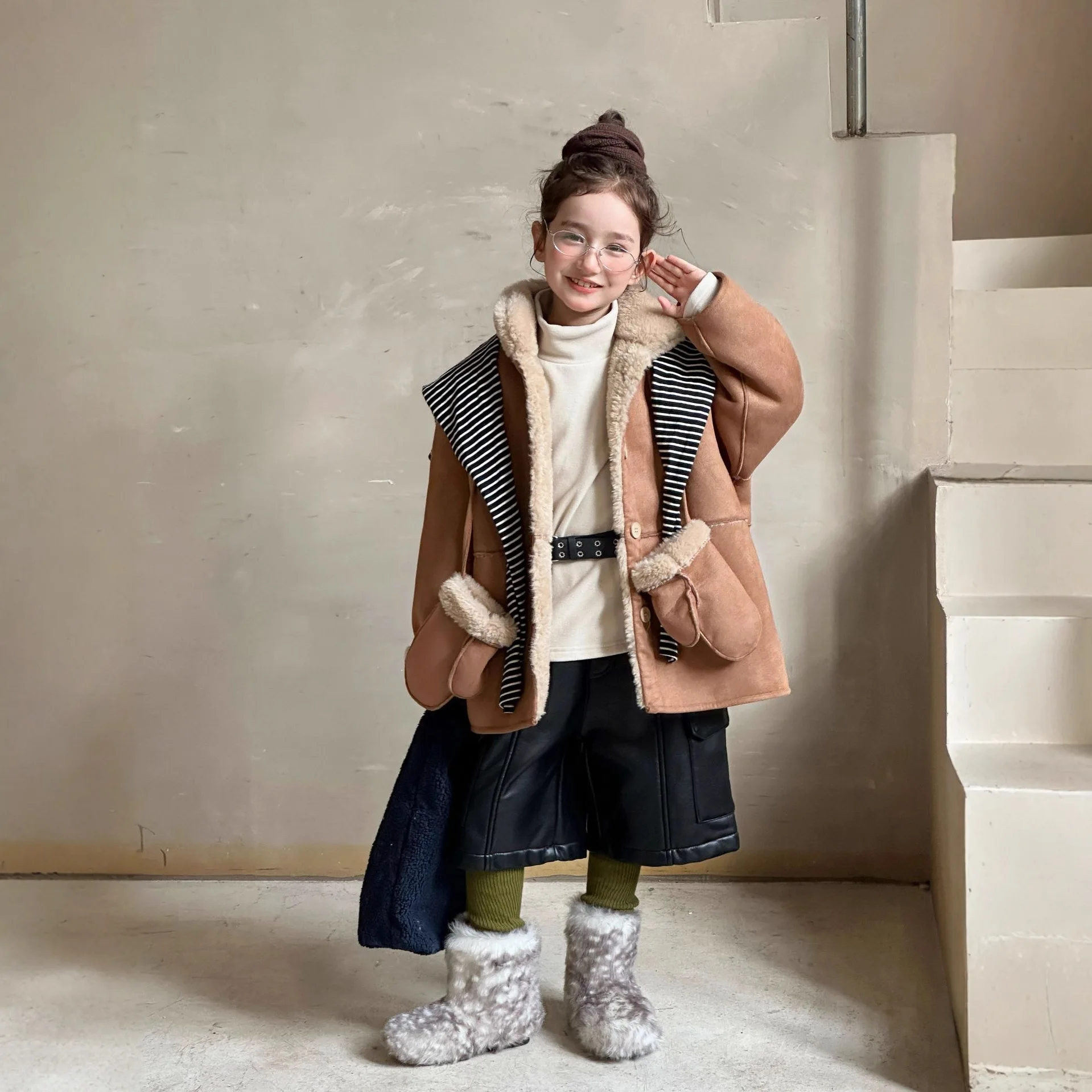 

Korean Children Girl Winter Suede Jacket Fleece Thick Little Baby Girl Outerwear Plus Velvet Warm Toddler Girl Parka Solid Glove