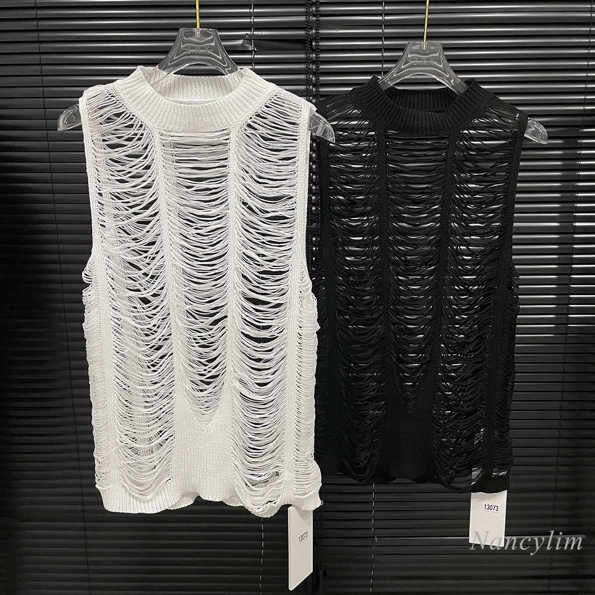 

Women's Destroyed Hollow Knitted Top Special-Interest Design Hot Girl Fashion Sleeveless Vest Tank Y2k Top Summer 2024