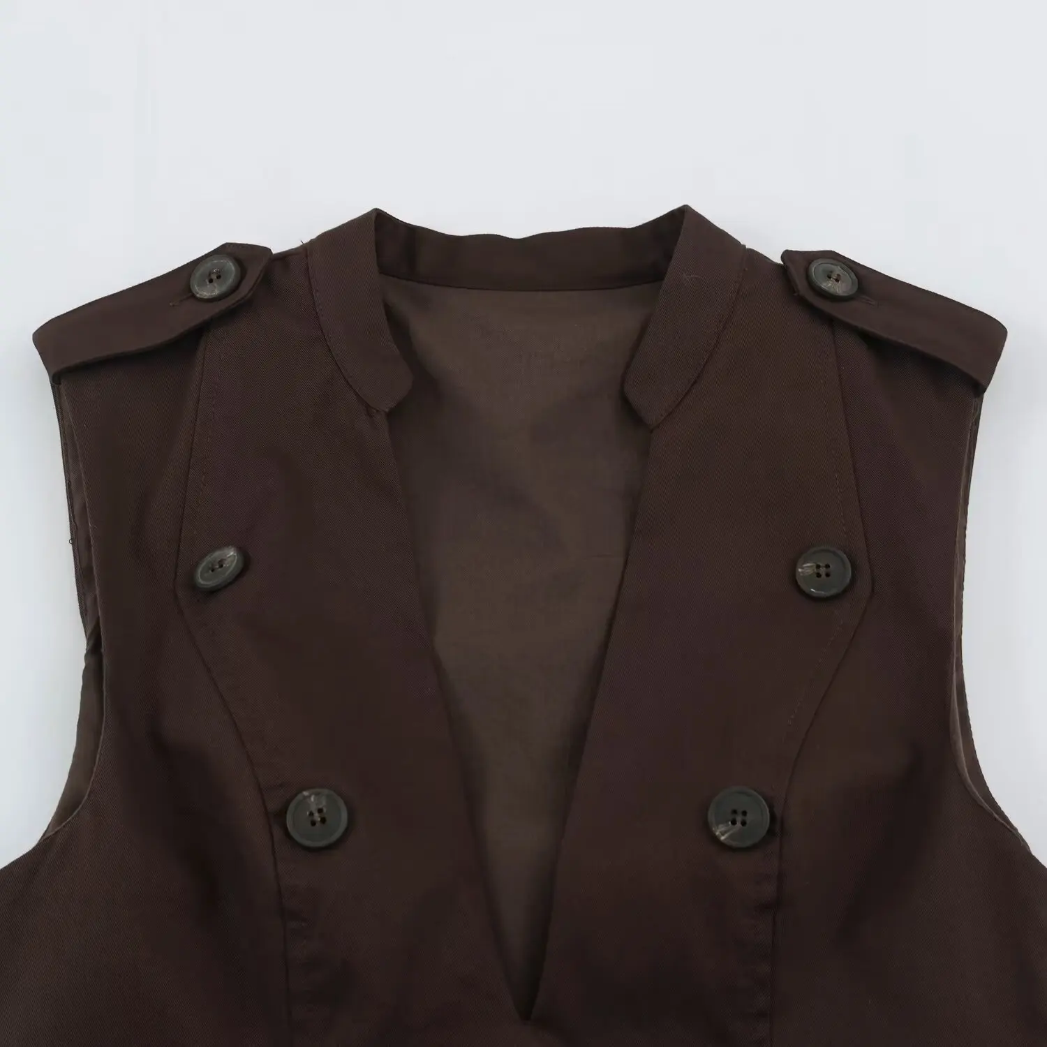 Sommerliches ärmelloses Rüschenkleid für Damen, V-Ausschnitt, hohe Taille, schicke Knopfverzierung, Mini-Kleid, lässiges Damenkleid für den Alltag. – Detail 12