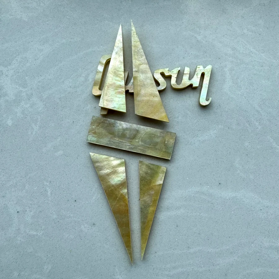 2.0 mm Thickness Gold Mother of Pearl Guitar Diamond Peghead Logo inlay Decal