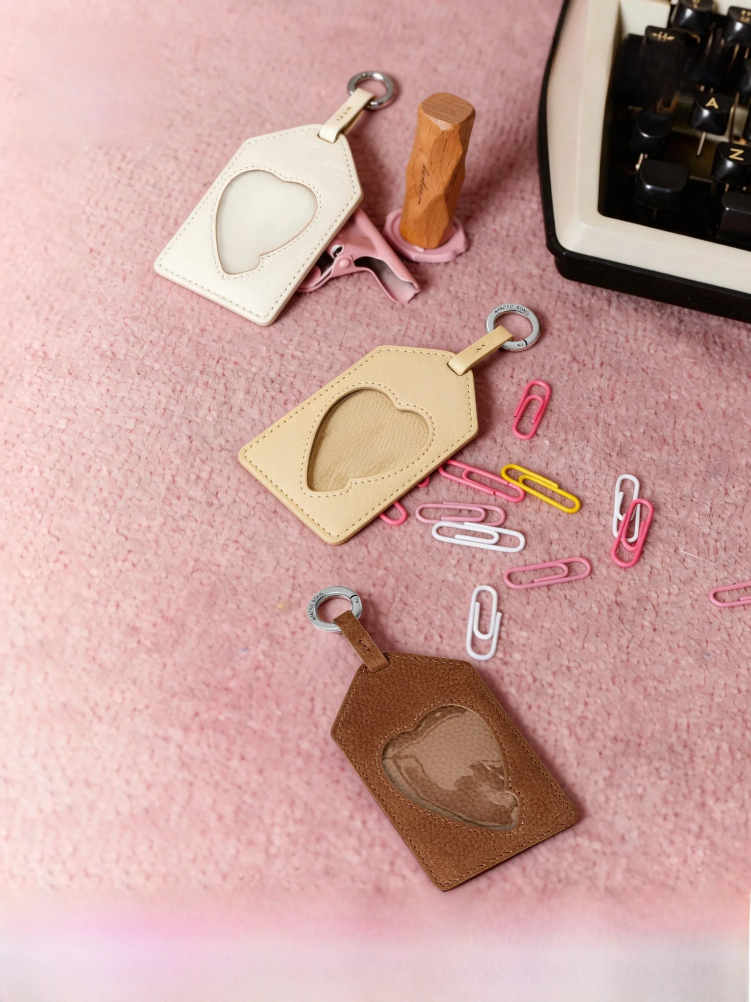 portefeuille-porte-cartes-d'identite-en-cuir-pour-femme-amazing-song-portable-avec-decoration-suspendue-en-cuir-de-vachette-premiere-couche-forme-seau-motif-cœur