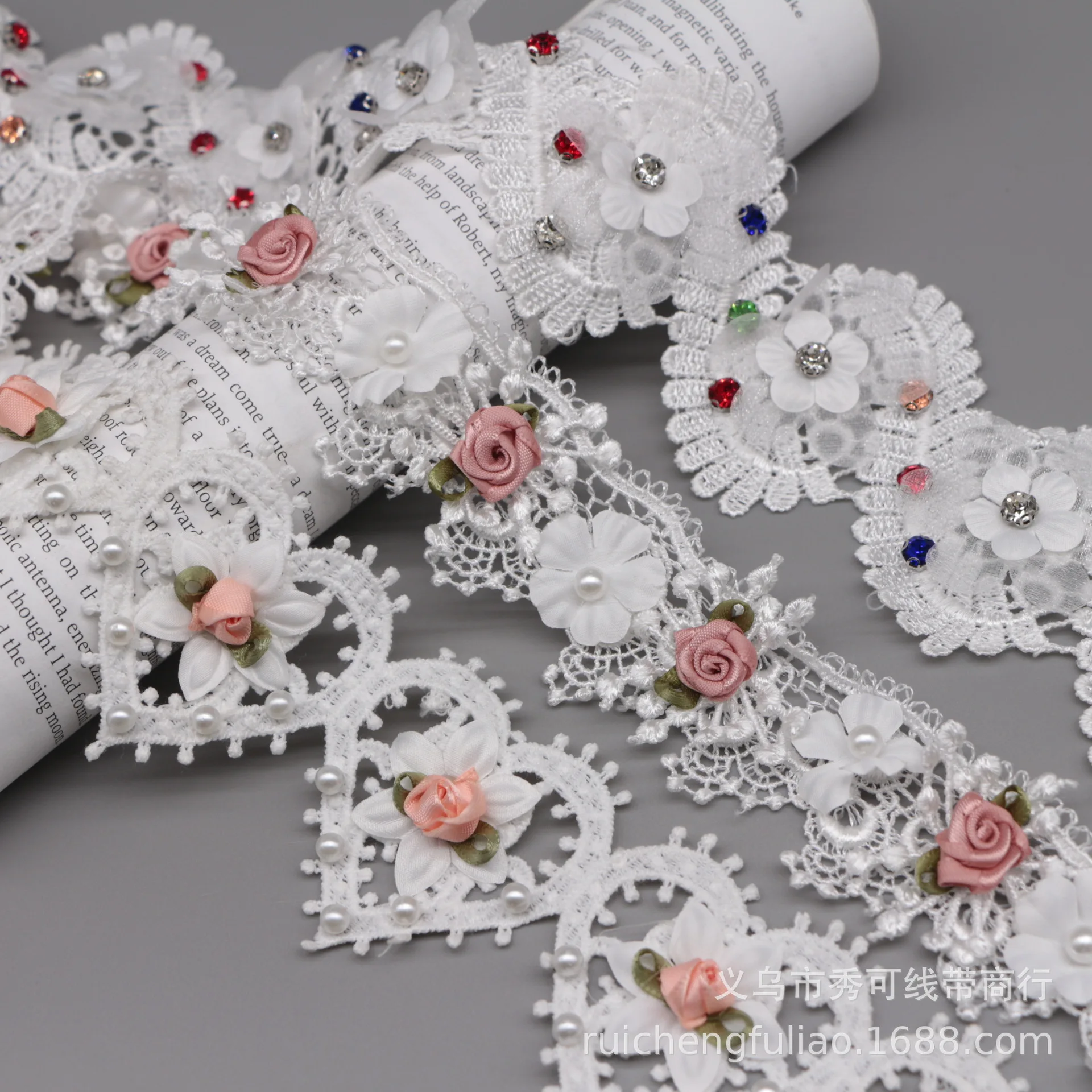 

Handmade Beaded 3D Flower Peach Heart Pearl Lace Trim Accessory DIY Embroidery Lace Inlaid with Rhinestones Clothing Decoration