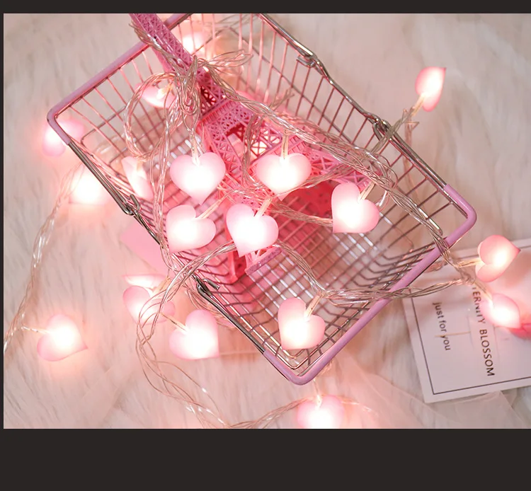 

Розовые тканевые светодиодные гирлянды в форме сердечек, декоративные светильники в стиле Ins для комнаты девочки, романтическая атмосфера для признания в любви и предложения руки и сердца.